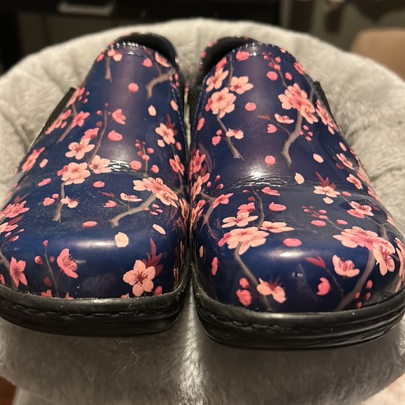 Klogs size 8 - Picture 4 of 7